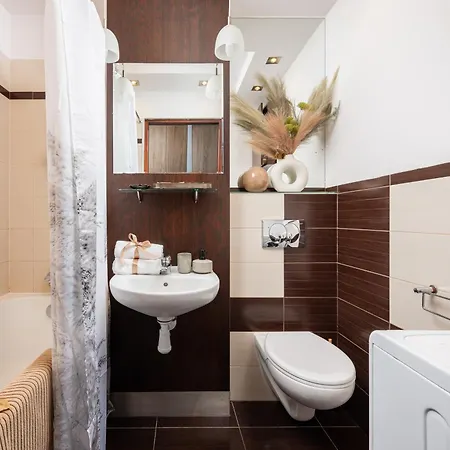 2-br 200 M From Station And Tower Warszawa