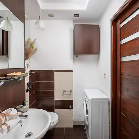 Apartment 2-br 200 M From Station With Parking On Site Warschau