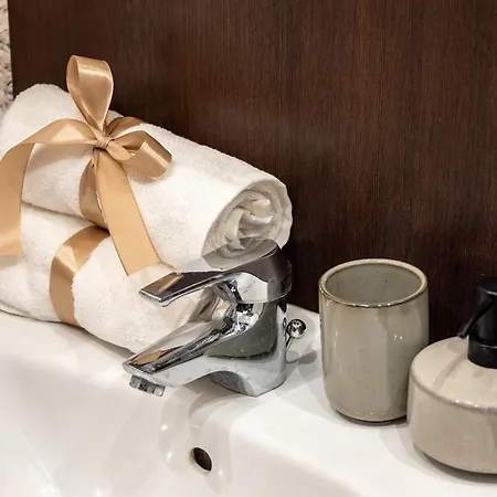 شقة 2-br 200 M From Station And Tower