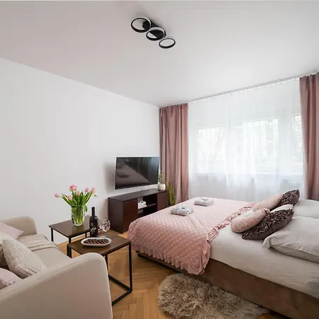 Apartamento 2-br 200 M From Station With Parking On Site