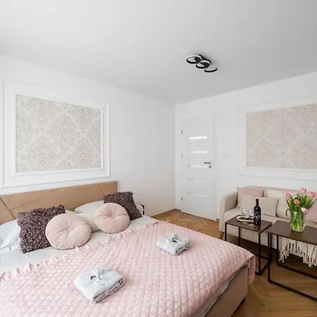 Apartmán 2-br 200 M From Station With Parking On Site Varšava